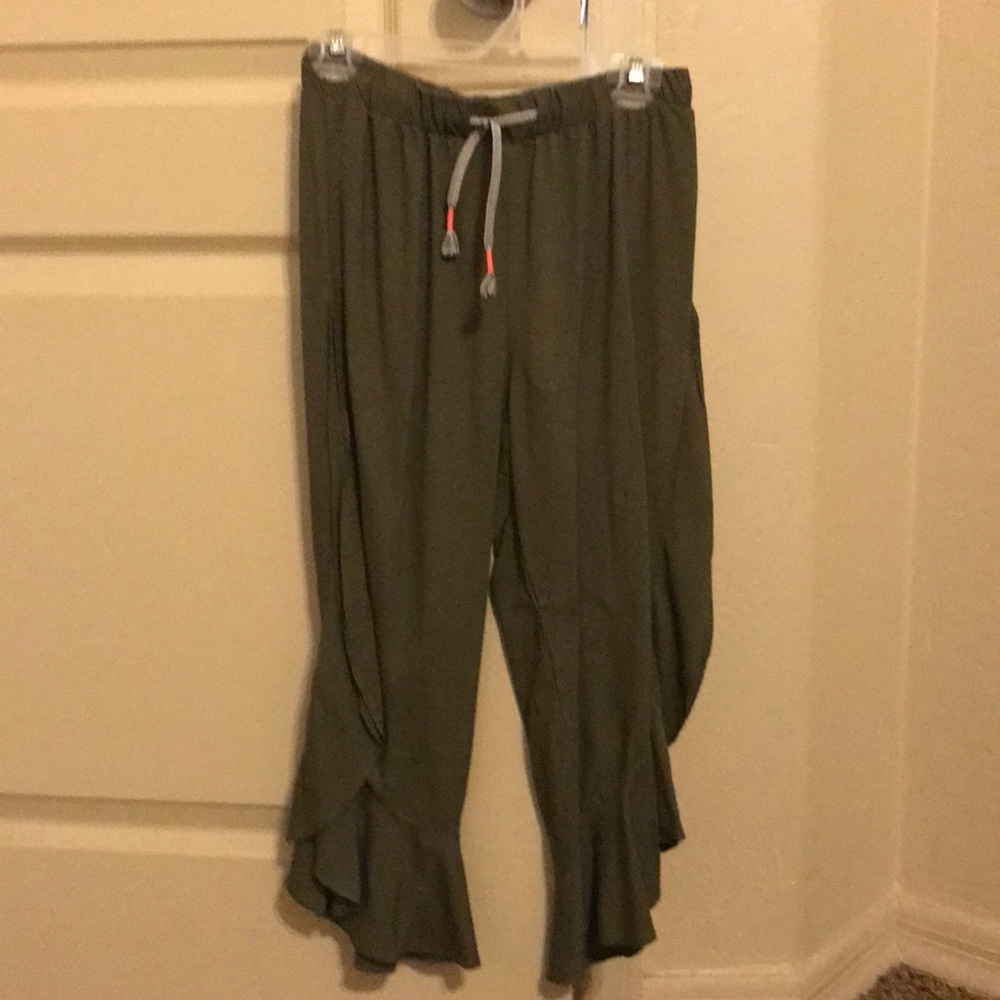 Girls army green gauchos!! Size 7/8